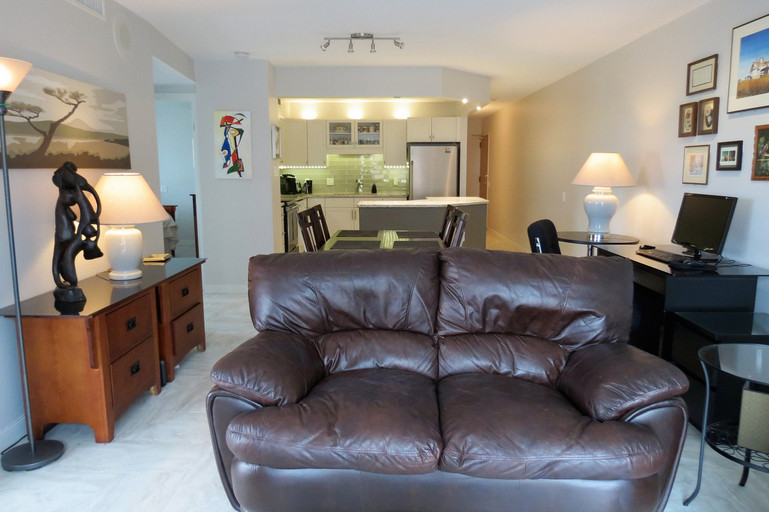 Suite B, 1.5 Bath, 1045 sqft